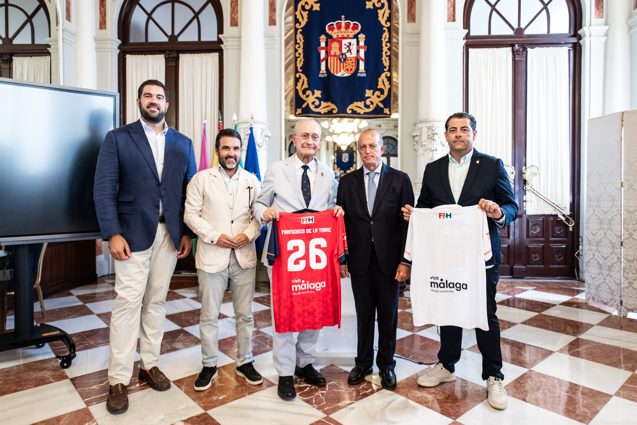 Málaga renueva su acuerdo con la Real Federación Española de Hockey y presenta las camisetas ...