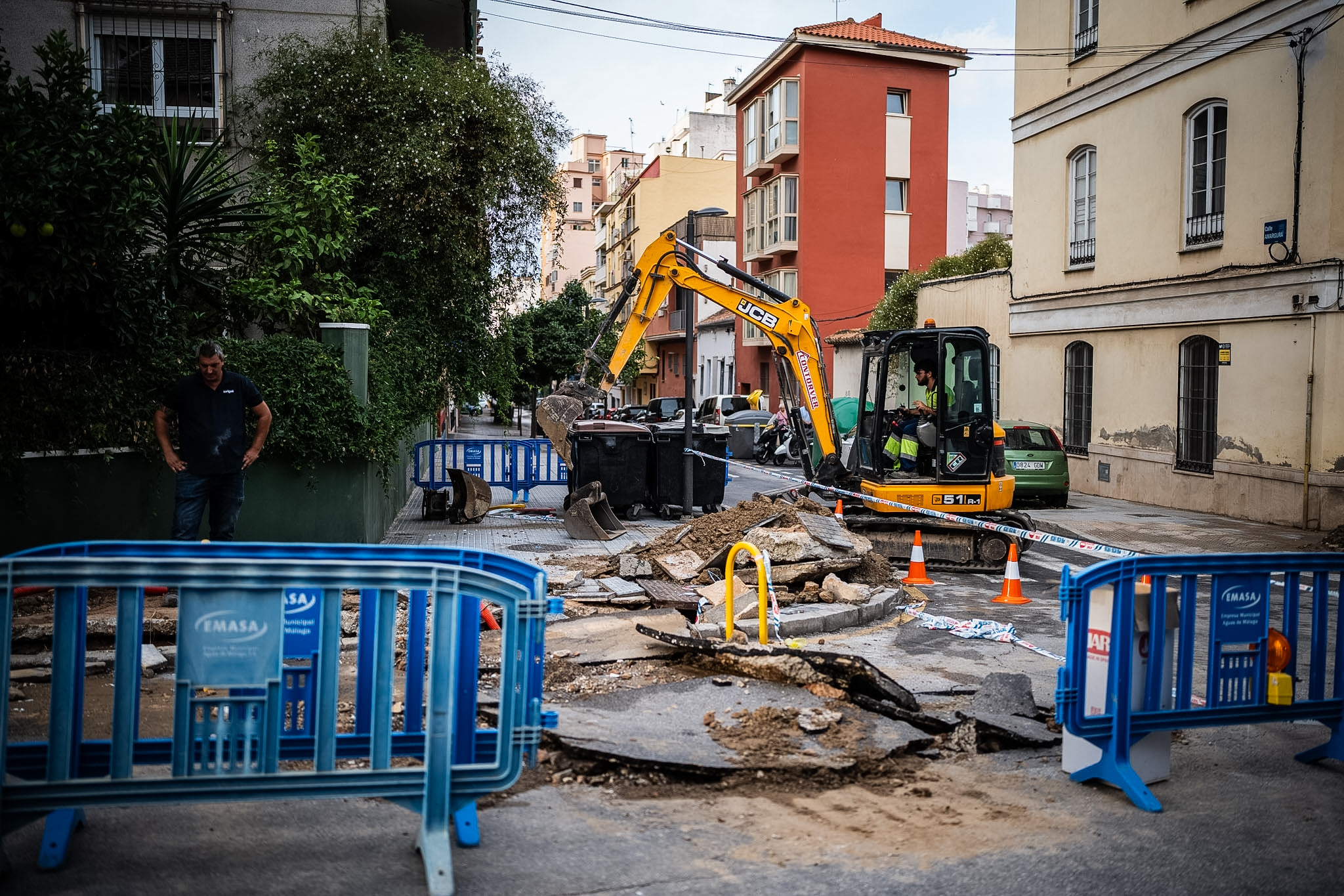 Emasa trabaja en la reparación de la red en la intersección de las calles Pedro de Quejana y ...