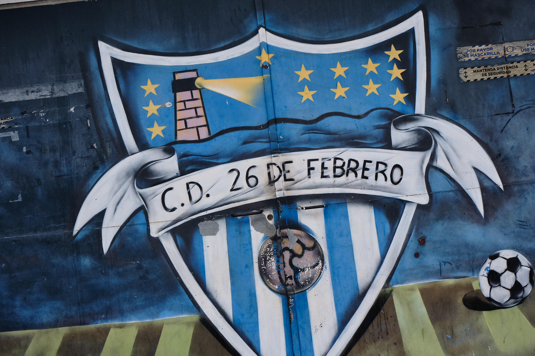 Un nuevo mural en el campo municipal de fútbol La Virreina se suma al programa de promoción del ...